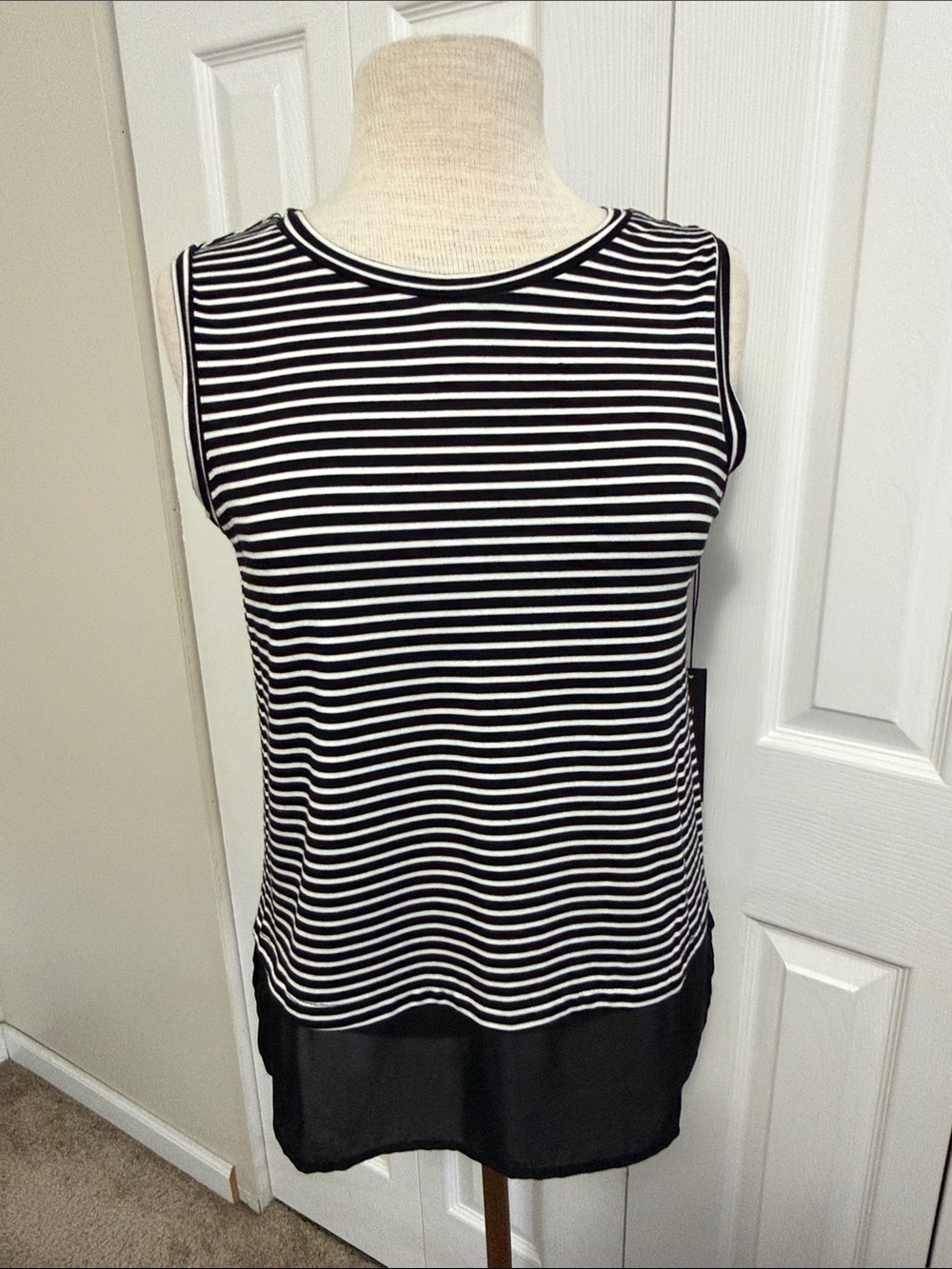 Tahari Sleeveless Classic Black/White Striped Tank Top w/Solid Black Hem Size S